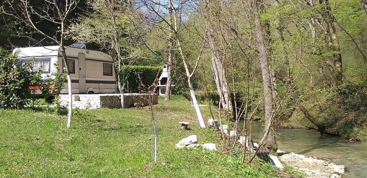 Mobile Home Slapnica U Parku Prirode Zumberak Krasic Kültér fotó